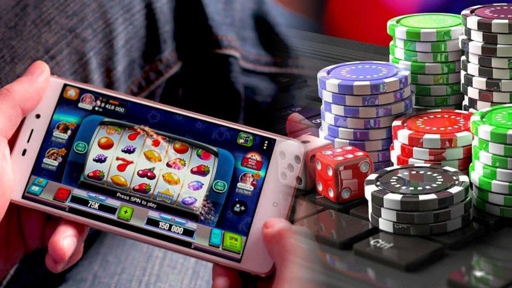 Slot Online vs. Slot Kasino: Mana yang Lebih Menguntungkan?